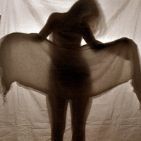 Gabriela is very involved in the contemporary arts tradition confronted with the new media, with the energy that impulses the performance, with the vital processes.