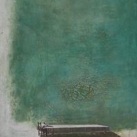 Esta pintura de Agustín Bejarano nos dice, nos confiesa levemente –alejada como está de todo trascendentalismo- que el ser contemporáneo sigue presa de la angustia, de la desolación y el ensimismamiento.